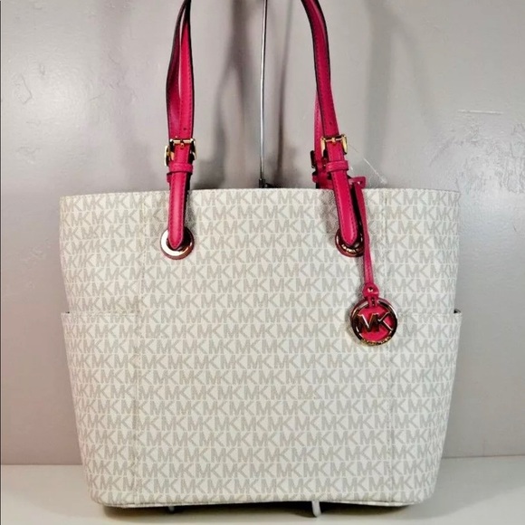 Michael Kors Handbags - 🎀Michael Kors Hot Pink🎀